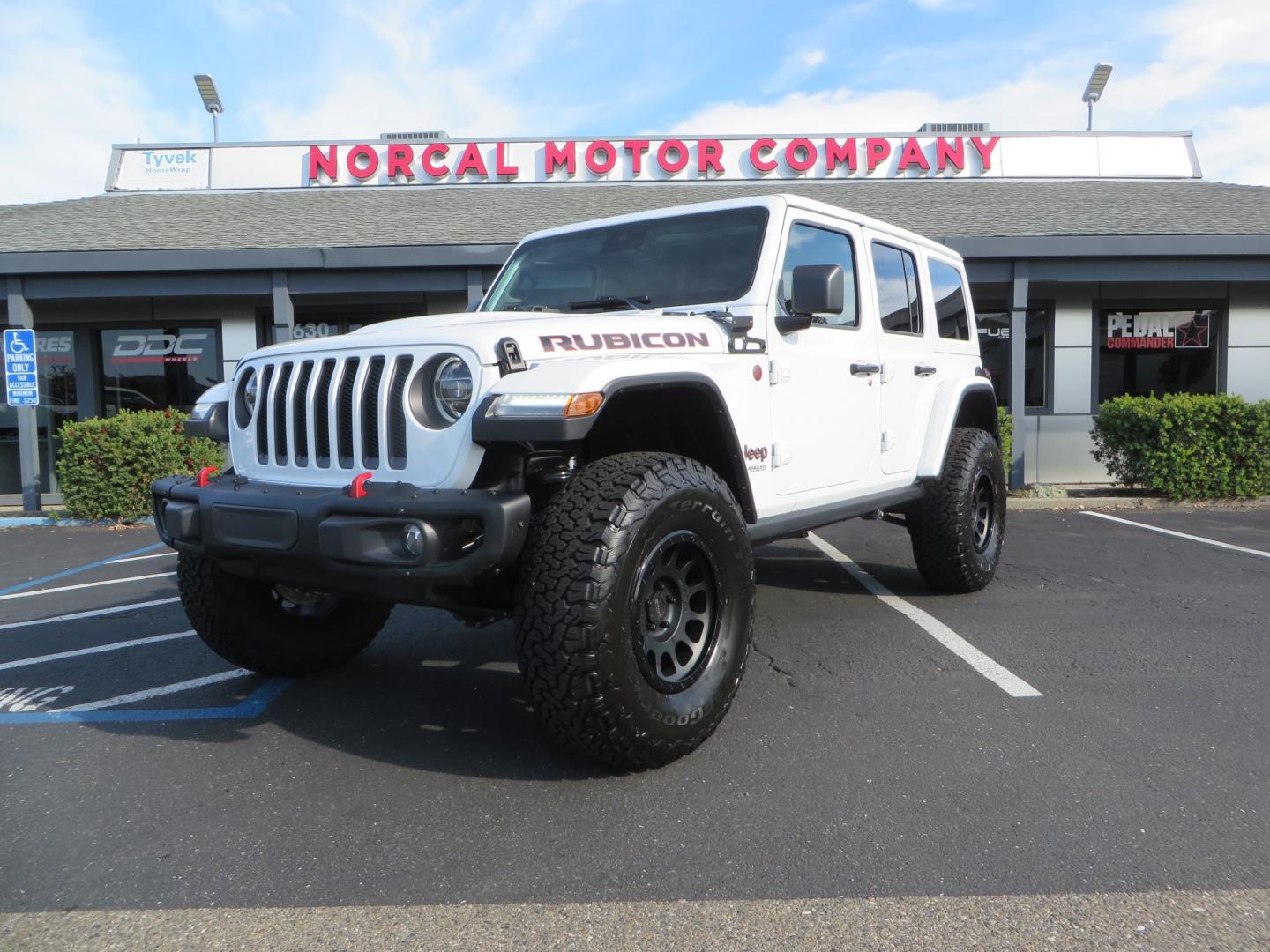 2021 White /BLACK Jeep Wrangler Unlimited Rubicon (1C4HJXFN6MW) with an 2.0L L4 DOHC 16V TURBO engine, automatic transmission, located at 2630 Grass Valley Highway, Auburn, CA, 95603, (530) 508-5100, 38.937893, -121.095482 - Photo#0